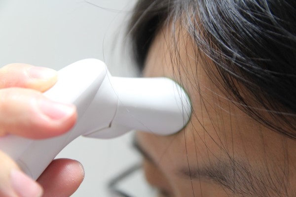 이마로 체온 측정